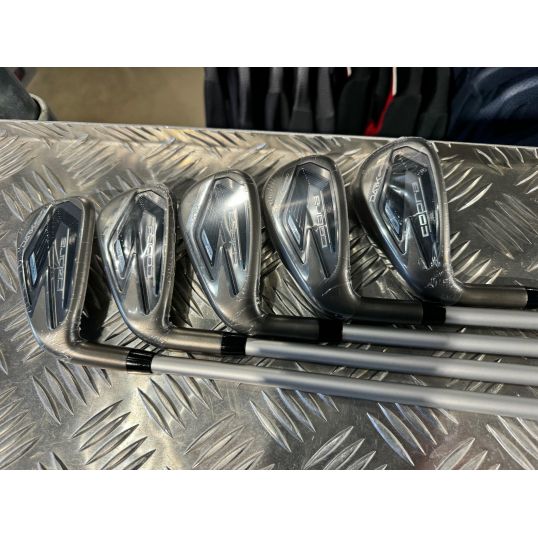 Darkspeed Womens Irons Left Ladies Ultralite 45 6-PW (Not Quite Perfect)